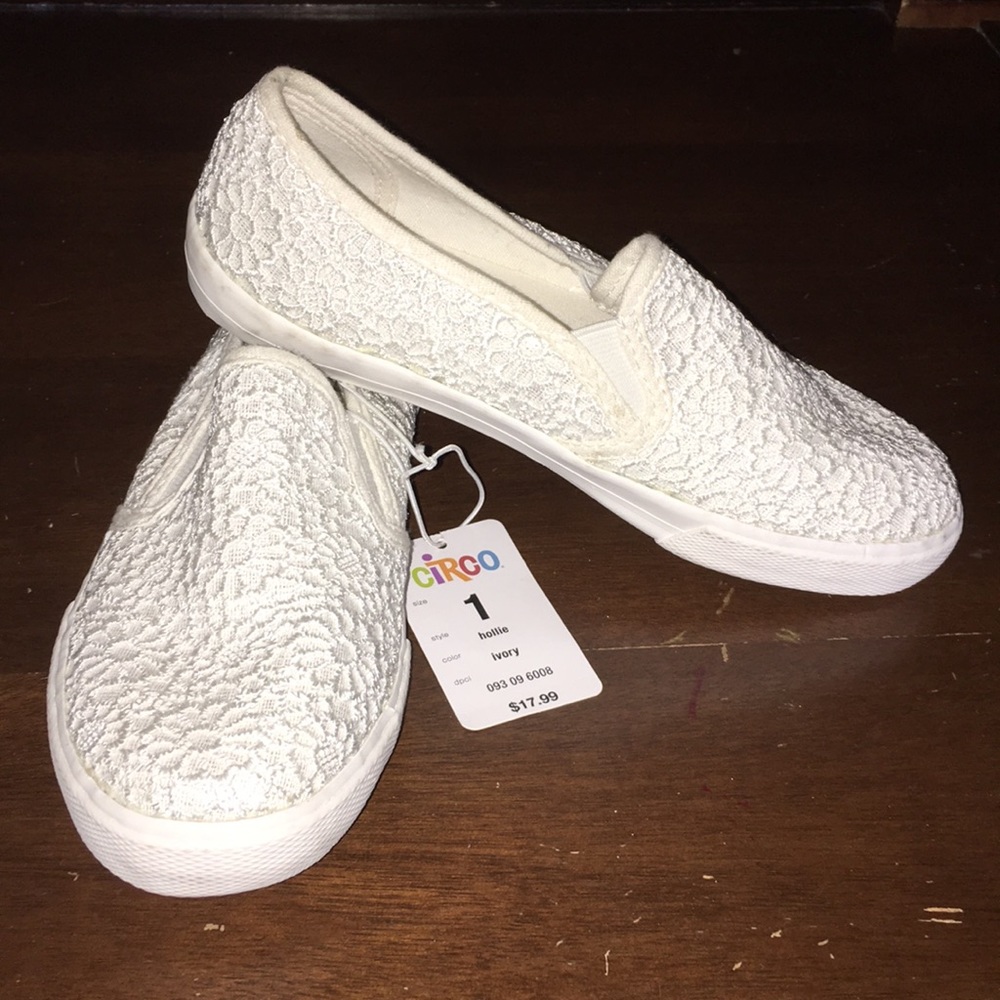 NWT Circo girls lacy slip on shoes - Size 1